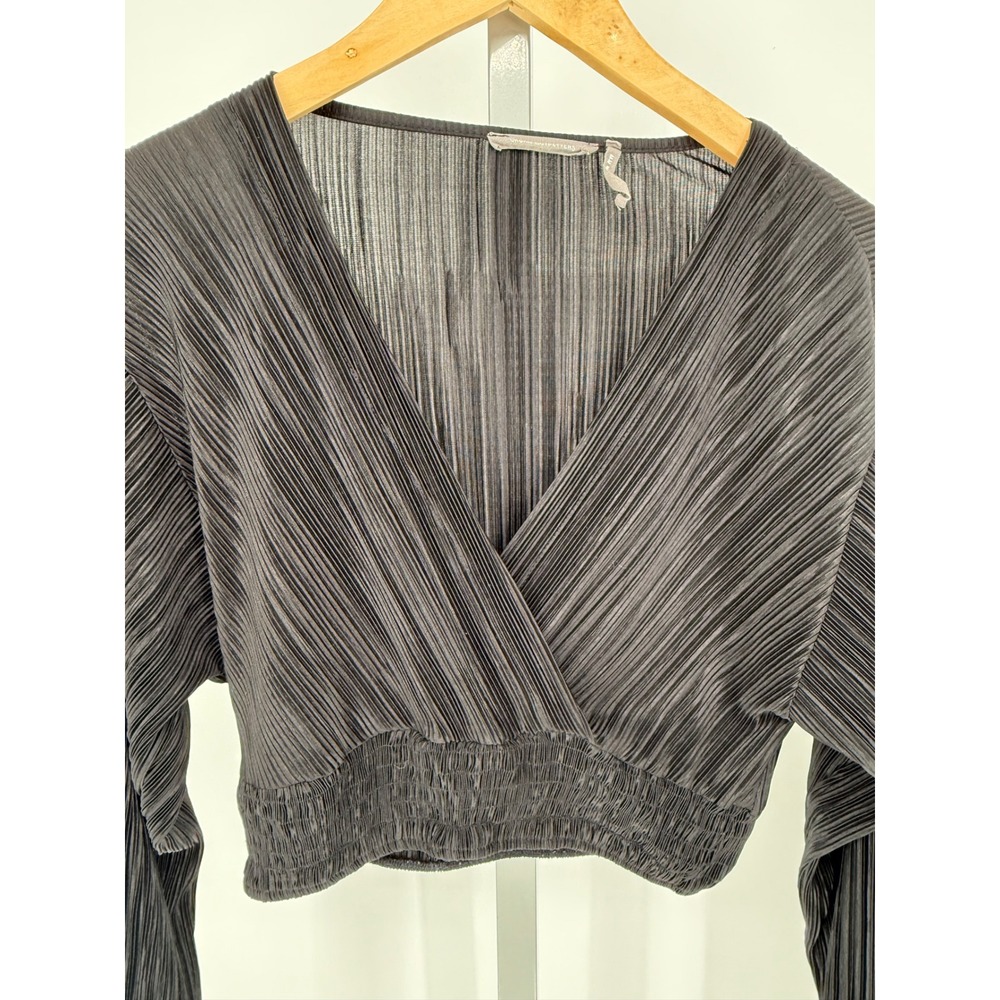 Urban Outfitters Black Plunge V Neck Long Sleeve Pleated Crop Top Womens M